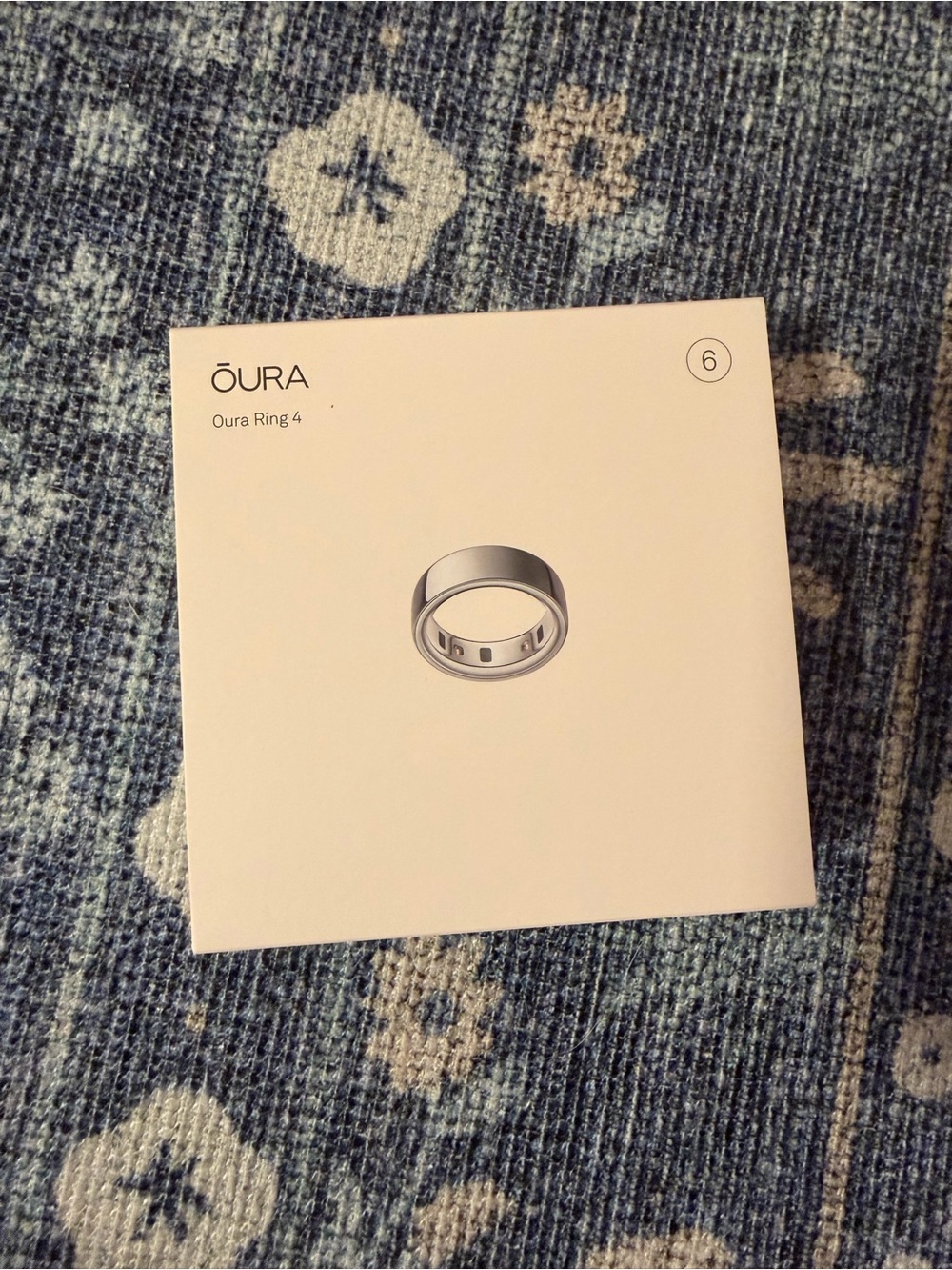 Oura Ring 4 Smart Ring in Silver